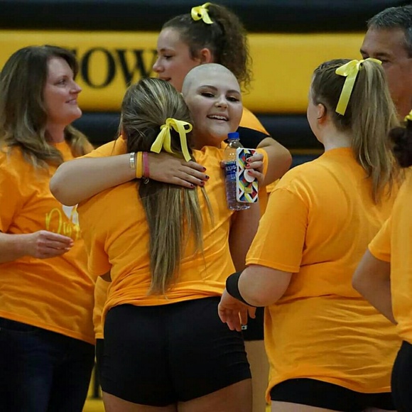 Meet your Posher, Lauren - Picture 2 of 4